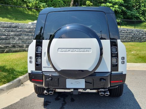 New 2025 Land Rover Defender 130 V8 image 7