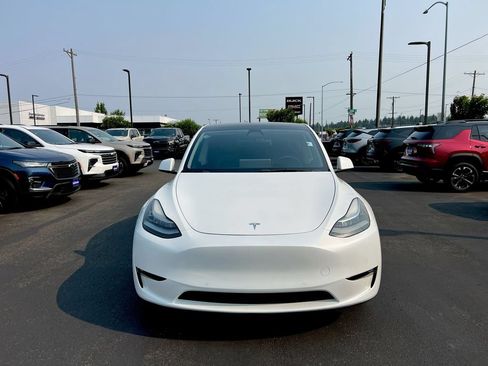 Used 2021 Tesla Model Y Long Range AWD/4WD image 24