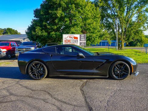Used 2016 Chevrolet Corvette Stingray Coupe RWD image 2