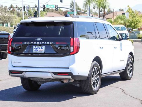 Certified 2025 Ford Expedition Platinum AWD/4WD image 4