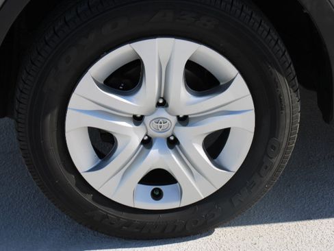 Used 2013 Toyota RAV4 LE image 9