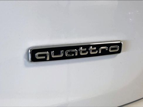 Used 2023 Audi Q5 2.0T Premium w/ Convenience Package image 10