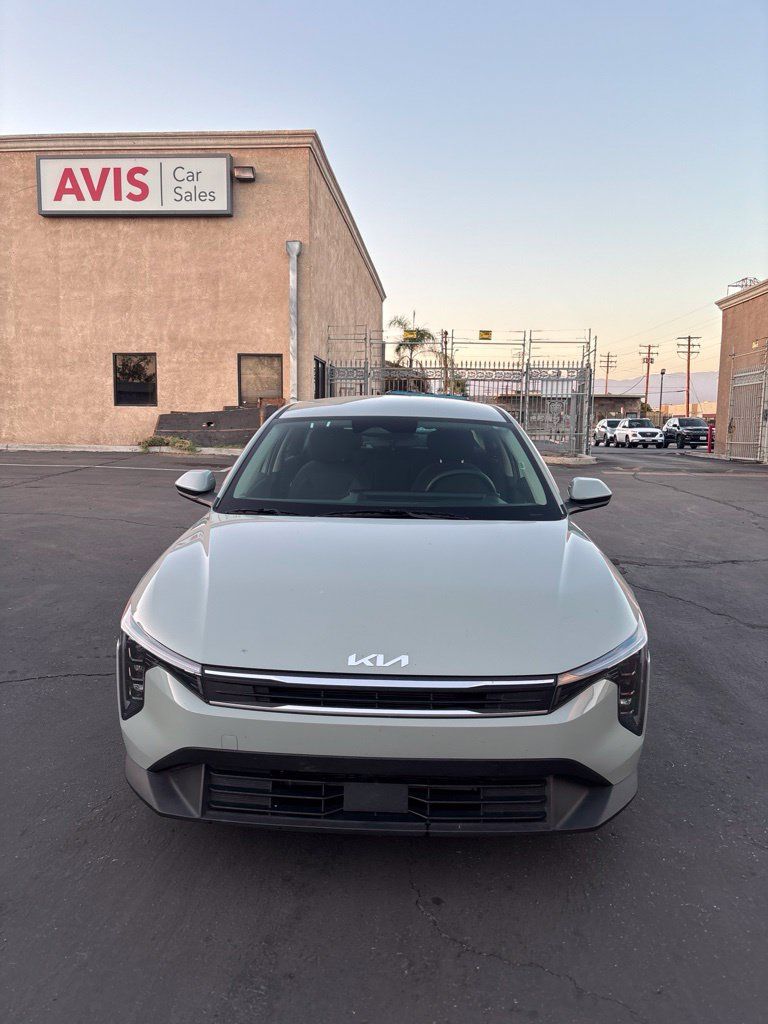 Used 2025 Kia K4 FWD image 2