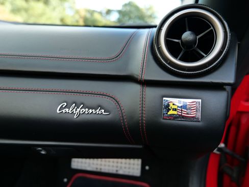 Used 2014 Ferrari California image 35