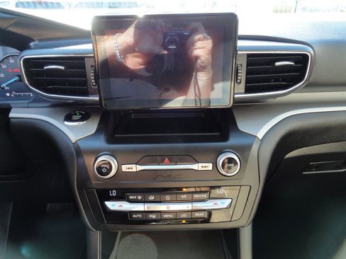 Used 2020 Ford Explorer XLT w/ Equipment Group 202A image 26