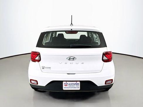 New 2026 Hyundai Venue SE image 7