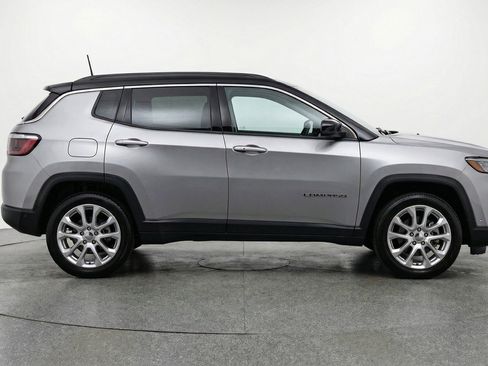 Used 2025 Jeep Compass Limited AWD/4WD image 11