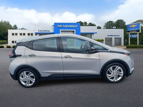 Used 2023 Chevrolet Bolt LT image 3