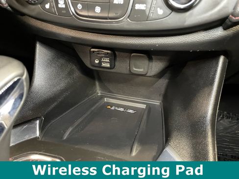 Used 2023 Chevrolet Traverse RS image 21