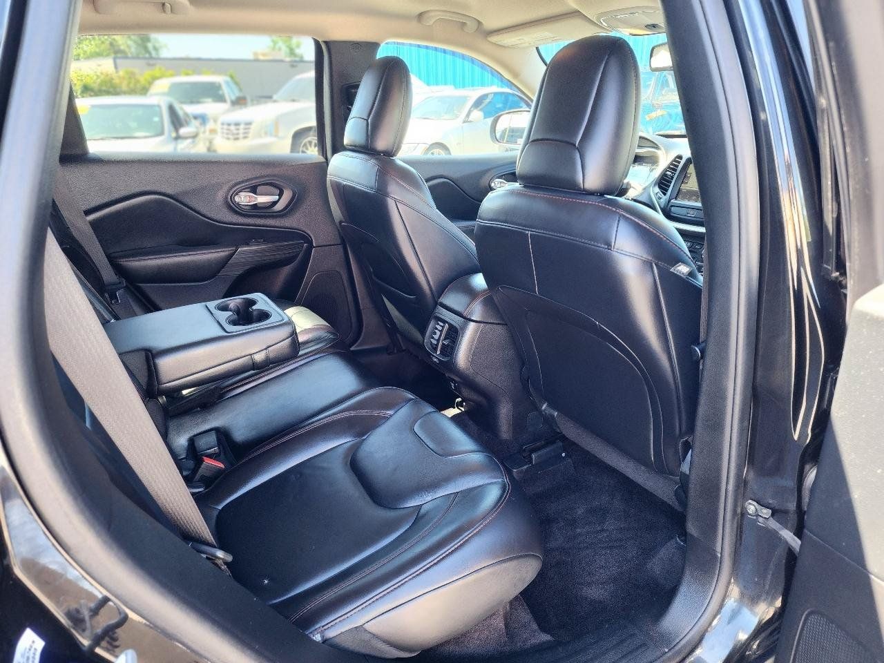 Used 2016 Jeep Cherokee Trailhawk w/ Leather Interior Group AWD/4WD image 25