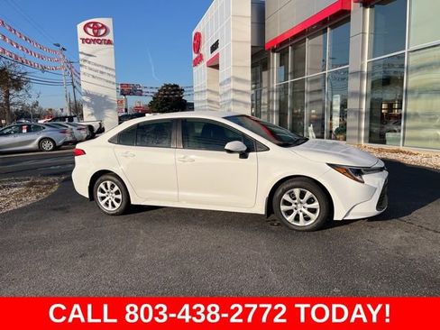 Used 2025 Toyota Corolla LE FWD image 2