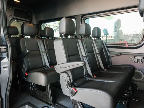 Used 2024 Mercedes-Benz Sprinter 2500 image 19