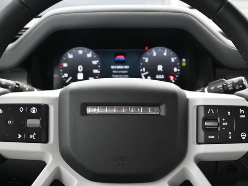 Used 2025 Land Rover Defender 110 S image 17