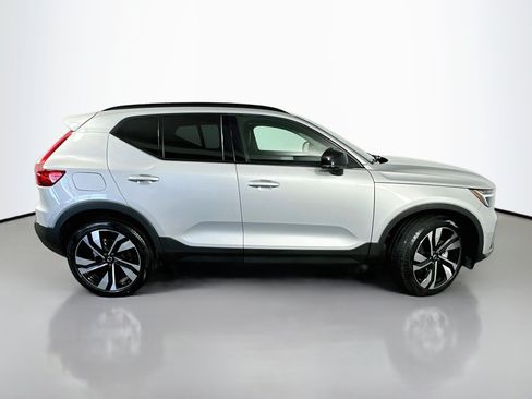 Used 2025 Volvo XC40 B5 Plus AWD/4WD image 8