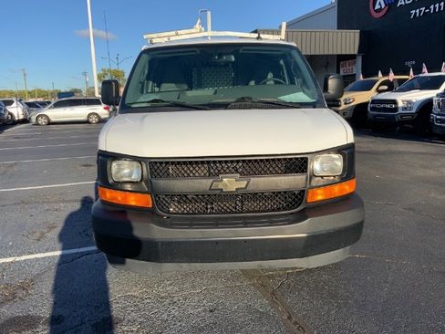 Used 2017 Chevrolet Express 2500 image 3
