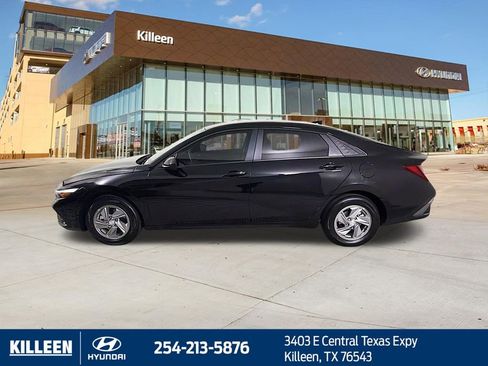 New 2026 Hyundai Elantra SE FWD image 4