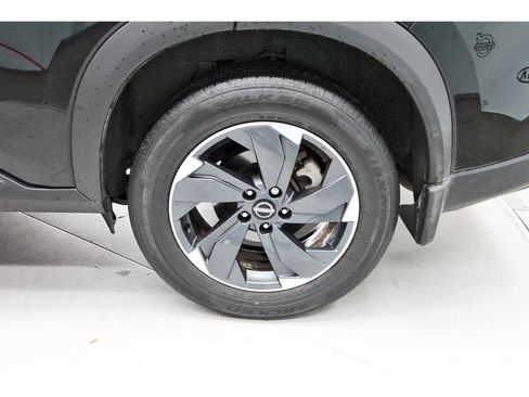 Used 2024 Nissan Rogue SV w/ SV Premium Package FWD image 6