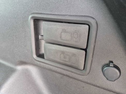 Used 2021 Chevrolet Equinox Premier image 8