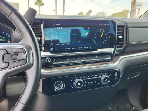 Used 2023 Chevrolet Silverado 1500 LT AWD/4WD image 18