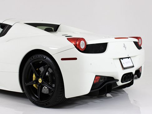 Used 2015 Ferrari 458 Spider RWD image 33