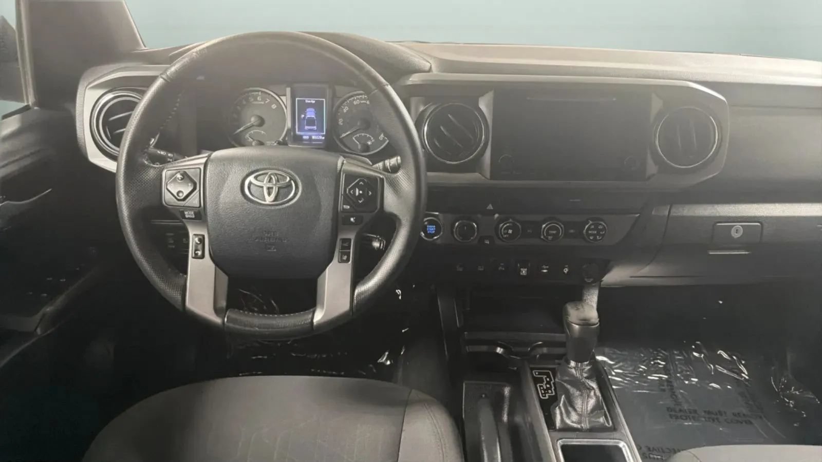 Used 2019 Toyota Tacoma TRD Off-Road w/ Technology Package AWD/4WD image 10