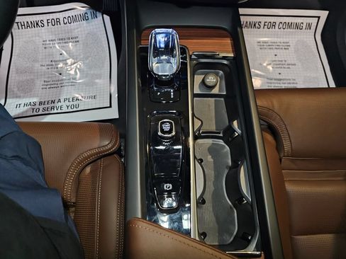 Certified 2025 Volvo XC60 B5 Ultra AWD/4WD image 24