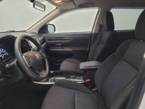 Used 2019 Mitsubishi Outlander ES AWD/4WD image 17