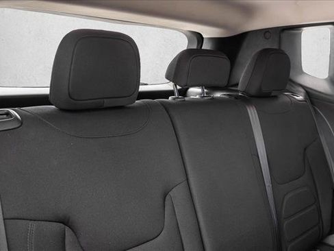 Used 2019 Jeep Renegade Latitude AWD/4WD image 29