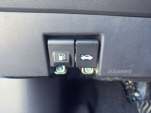 Used 2024 Nissan Kicks SV image 30