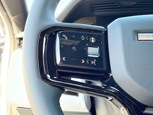 New 2026 Land Rover Range Rover Evoque Dynamic SE image 36