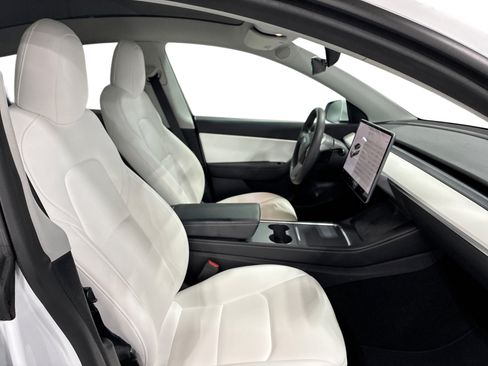 Certified 2021 Tesla Model Y Long Range AWD/4WD image 13