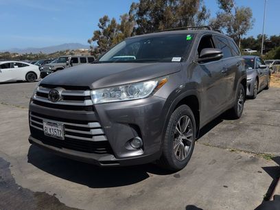 Certified 2019 Toyota Highlander Plus w/ Carpet Mat Package (TMS)