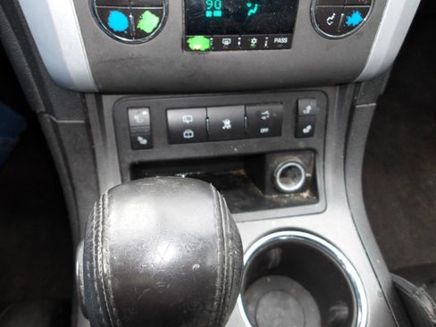 Used 2011 Chevrolet Traverse LT w/ Personal Connectivity Package FWD image 24