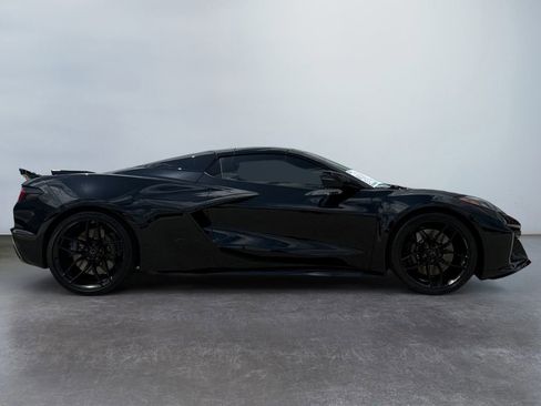 Used 2025 Chevrolet Corvette Z06 RWD image 2