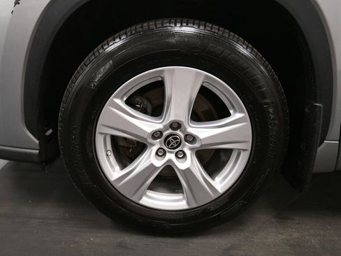 Used 2023 Toyota Highlander L FWD image 34