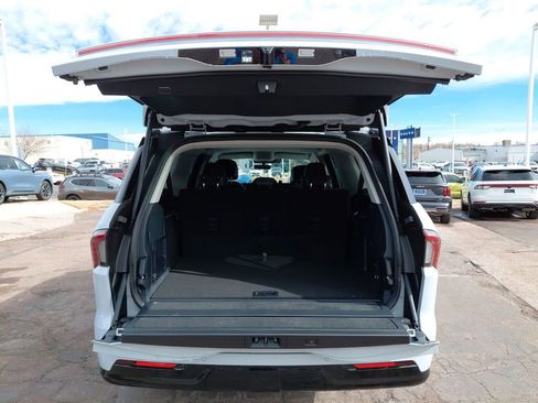 New 2026 Lincoln Navigator L Premier image 24