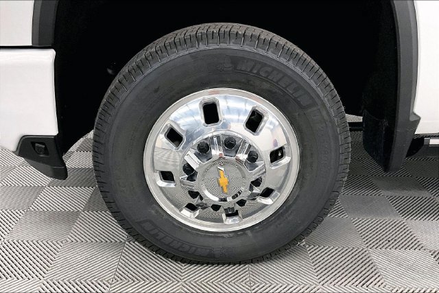 Used 2024 Chevrolet Silverado 3500 High Country w/ High Country Premium Package AWD/4WD image 10