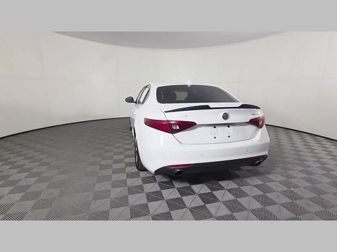 Used 2020 Alfa Romeo Giulia RWD image 42