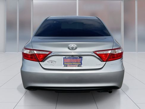 Used 2016 Toyota Camry LE image 5