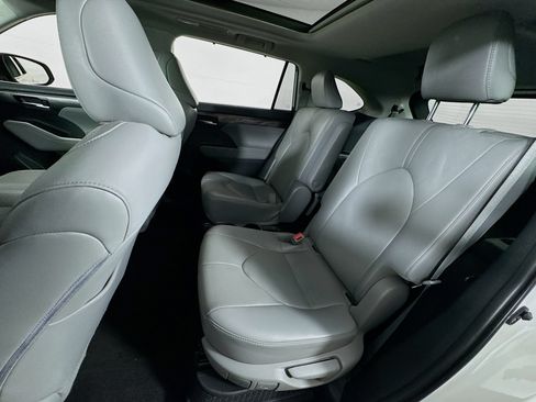 Used 2023 Toyota Highlander Platinum AWD/4WD image 18