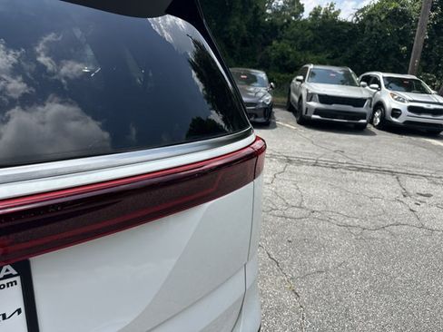 Certified 2023 Kia Carnival SX Prestige FWD image 23