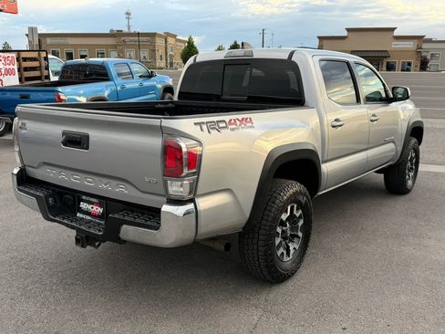Used 2022 Toyota Tacoma TRD Off-Road AWD/4WD image 7