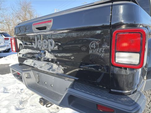 Certified 2022 Jeep Gladiator Willys image 7