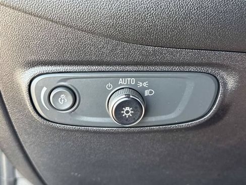 Used 2019 Chevrolet Equinox LS FWD image 29
