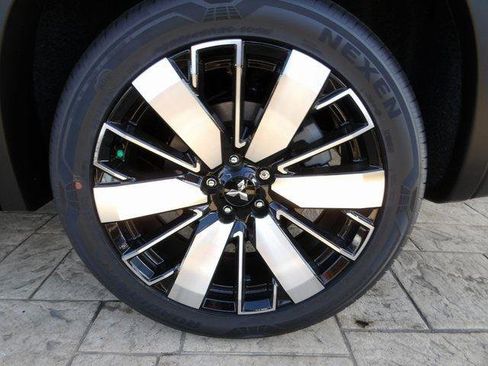 New 2025 Mitsubishi Outlander SE image 12