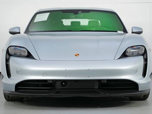 Used 2021 Porsche Taycan image 7