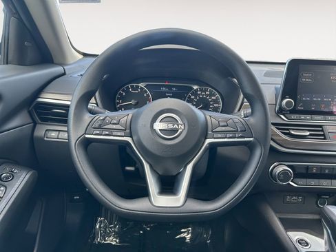Used 2025 Nissan Altima 2.5 SV AWD/4WD image 15