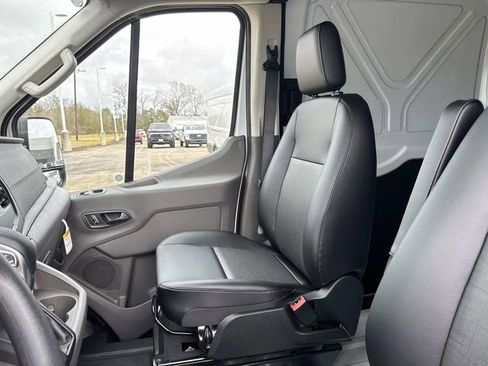 New 2026 Ford Transit 250 148 Medium Roof RWD image 19