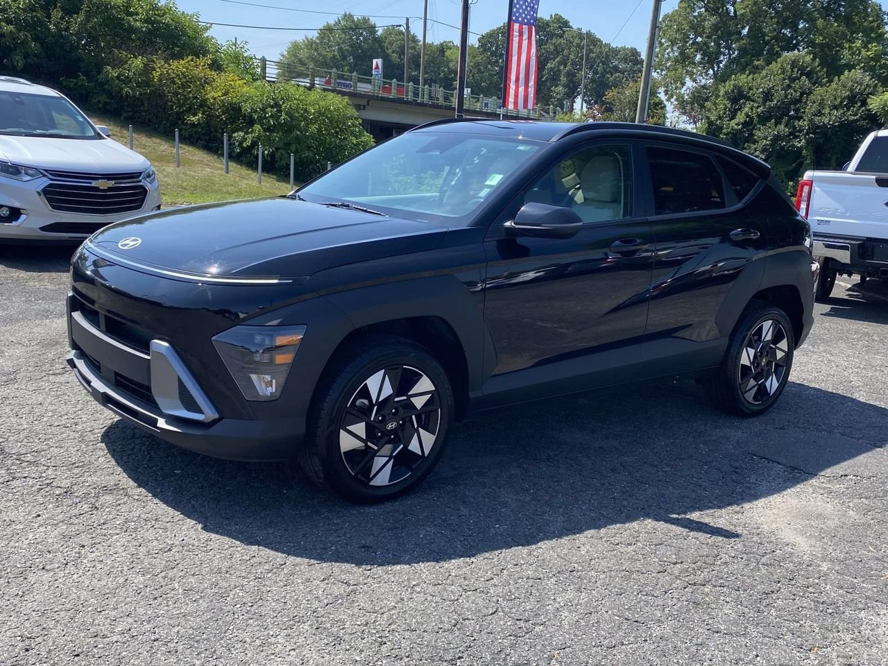 Used 2025 Hyundai Kona SEL AWD/4WD image 3
