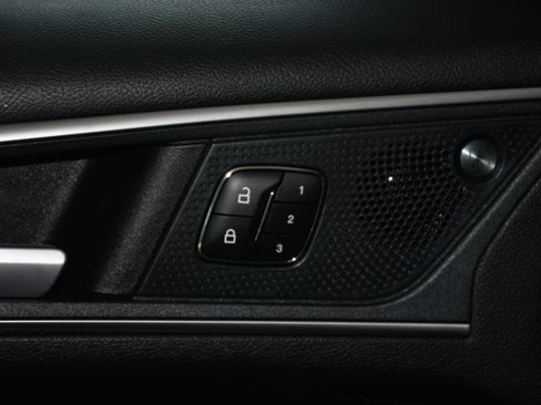 Used 2024 Ford Edge Titanium image 12